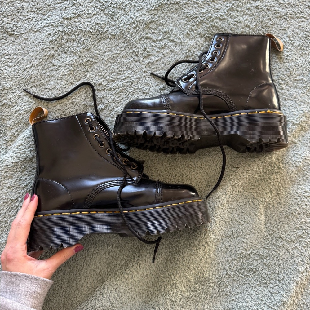 Doc Martin, SINCLAIR MILLED NAPPA LEATHER PLATFORM BOOTS, size 9,